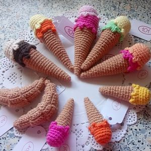 Eiswaffeln und Croissants